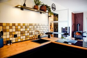 Refrigerador, microondas, horno y parrilla de estufa 