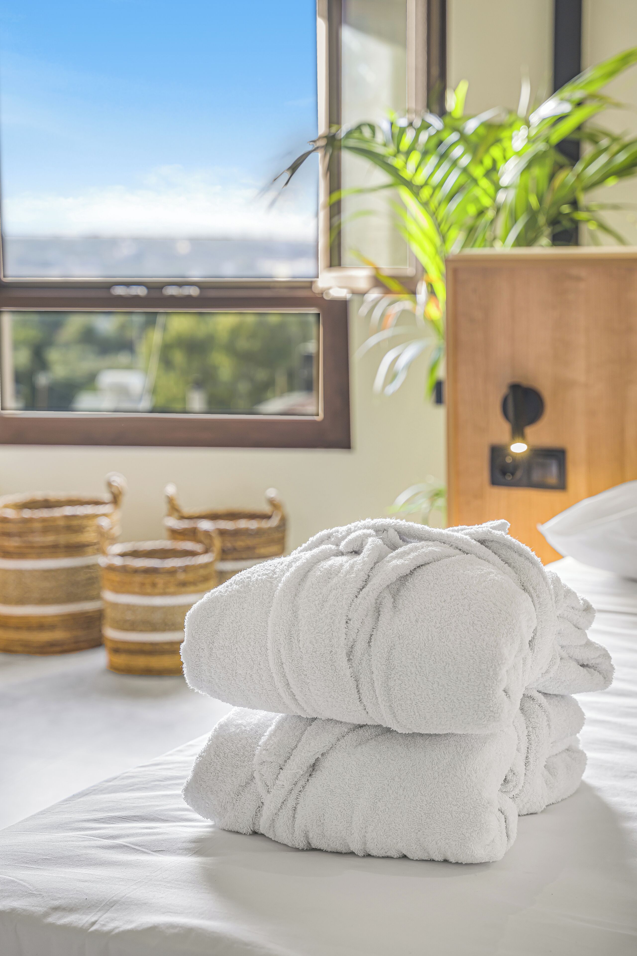 Tripla Deluxe, vista città | Biancheria da letto ipoallergenica, una cassaforte in camera