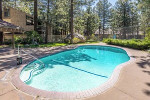 A heated pool - Spacious Midtown Condo W/ Pool, Spa, Sauna 612 (Mammoth Lakes)