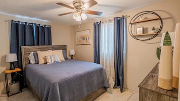 2 habitaciones, escritorio, tabla de planchar con plancha y wifi