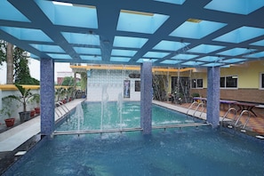 15 outdoor pools