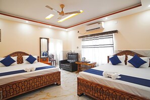 Deluxe Quadruple Room | Desk, soundproofing, free WiFi - HOTEL DREAM BASANTI (Kanthi)