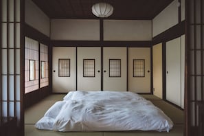 3 soverom, skrivebord, wi-fi (inkludert) og sengetøy