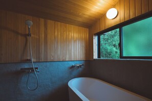 Shower, hair dryer, towels, soap - 2 hrs from Tokyo. Private Japanese stay with Mt. Fuji views. Long-stay deals. (北杜市高根町村山北割)