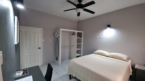 1 bedroom, desk, iron/ironing board, WiFi (free) - Rest Easy Suite #4 with Mountain and Sea Views (Spooners Village, Cayon)