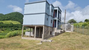 Exterior - Rest Easy Suite #4 with Mountain and Sea Views (Spooners Village, Cayon)
