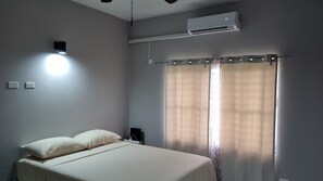 1 bedroom, desk, iron/ironing board, WiFi (free) - Rest Easy Suite #4 with Mountain and Sea Views (Spooners Village, Cayon)