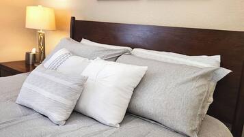 2 slaapkamers, een strijkplank/strijkijzer, gratis wifi, beddengoed