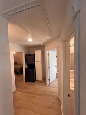 2 Schlafzimmer, Zimmersafe, Schreibtisch, Bügeleisen/Bügelbrett