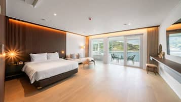 Suite | Premium bedding, free WiFi, bed sheets