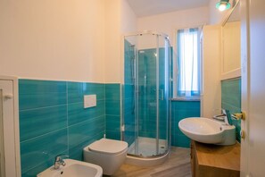 Een douche, een haardroger