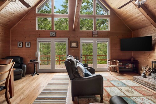 Loft, Wood Stove, Fire Pit, Grill & Deck on Creek