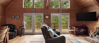 Loft, Wood Stove, Fire Pit, Grill & Deck on Creek