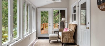 Loft, Wood Stove, Fire Pit, Grill & Deck on Creek