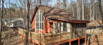 Fireplace, Fire Pit, Deck, WiFi & Pool Access