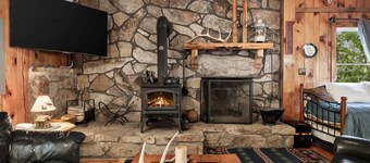 River Access, Loft, Deck, WiFI & Dog Friendly