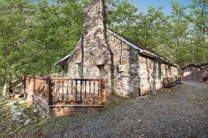 Unclassified image, 5 of 45, button - River Access, Loft, Deck, WiFI & Dog Friendly (Great Cacapon)