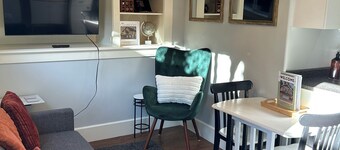 Bright Garden Suite in Colwood