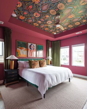 4 bedrooms, desk, iron/ironing board, travel cot - The Lyric • Luxury Home with Rooftop + Firepit (Nashville)