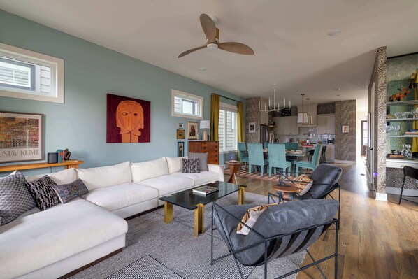 Smart TV, fireplace, books, stereo