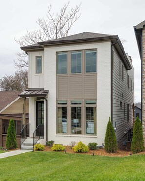 Exterior - The Lyric • Luxury Home with Rooftop + Firepit (Nashville)