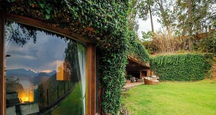 Casa Izar, Magnificent Modern House with Pool and Lake View