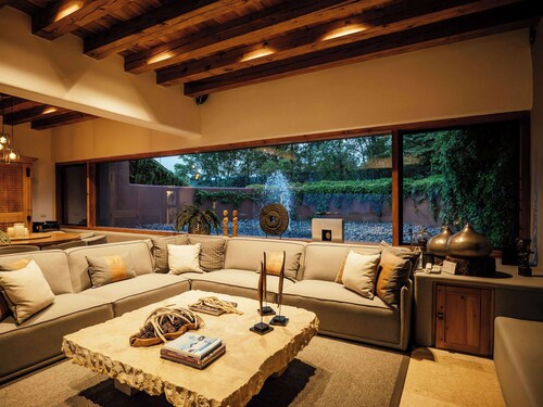 Casa Izar, Magnificent Modern House with Pool and Lake View