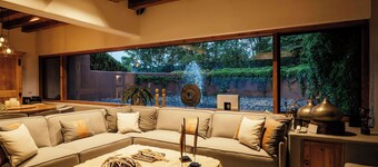 Casa Izar, Magnificent Modern House with Pool and Lake View