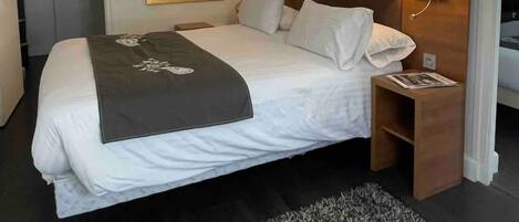 2 dormitorios, tabla de planchar con plancha, wifi y ropa de cama