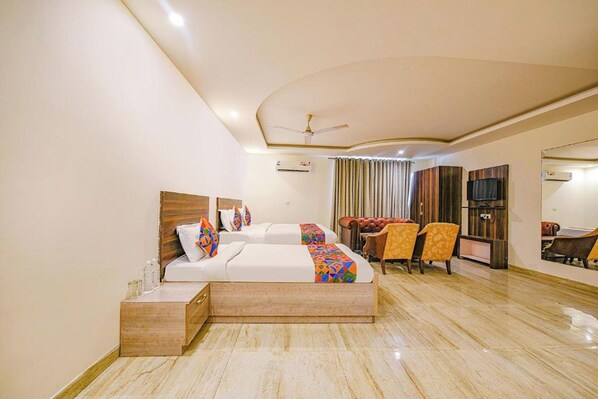 Chambre Familiale | Minibar, bureau, chambres insonorisées, fer et planche à repasser