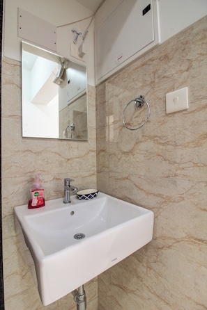 Standard Room, Shared Bathroom | Bathroom