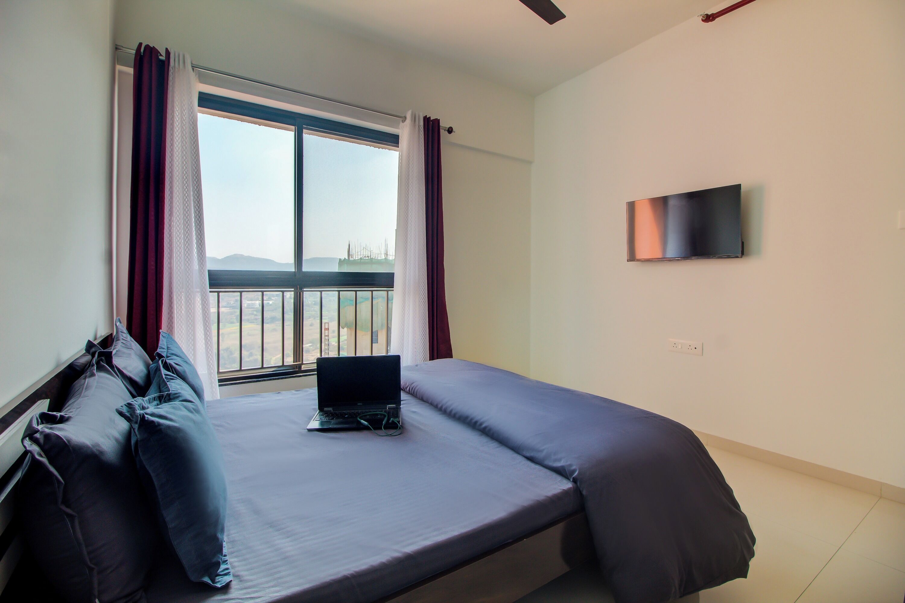 Standard Room, Shared Bathroom | Desk, blackout drapes, iron/ironing board, free WiFi