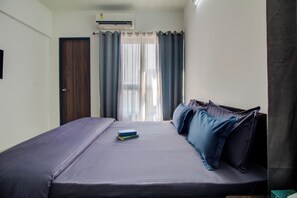 2 habitaciones, escritorio y cortinas blackout 