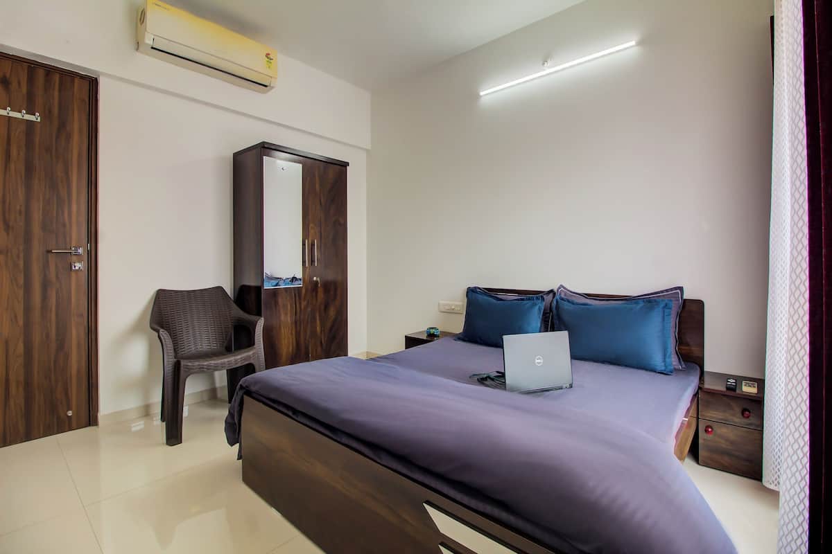 Standard Room, Shared Bathroom | 2 bedrooms, desk, blackout curtains, iron/ironing board