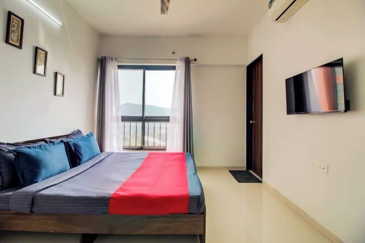 2 bedrooms, desk, blackout curtains, iron/ironing board