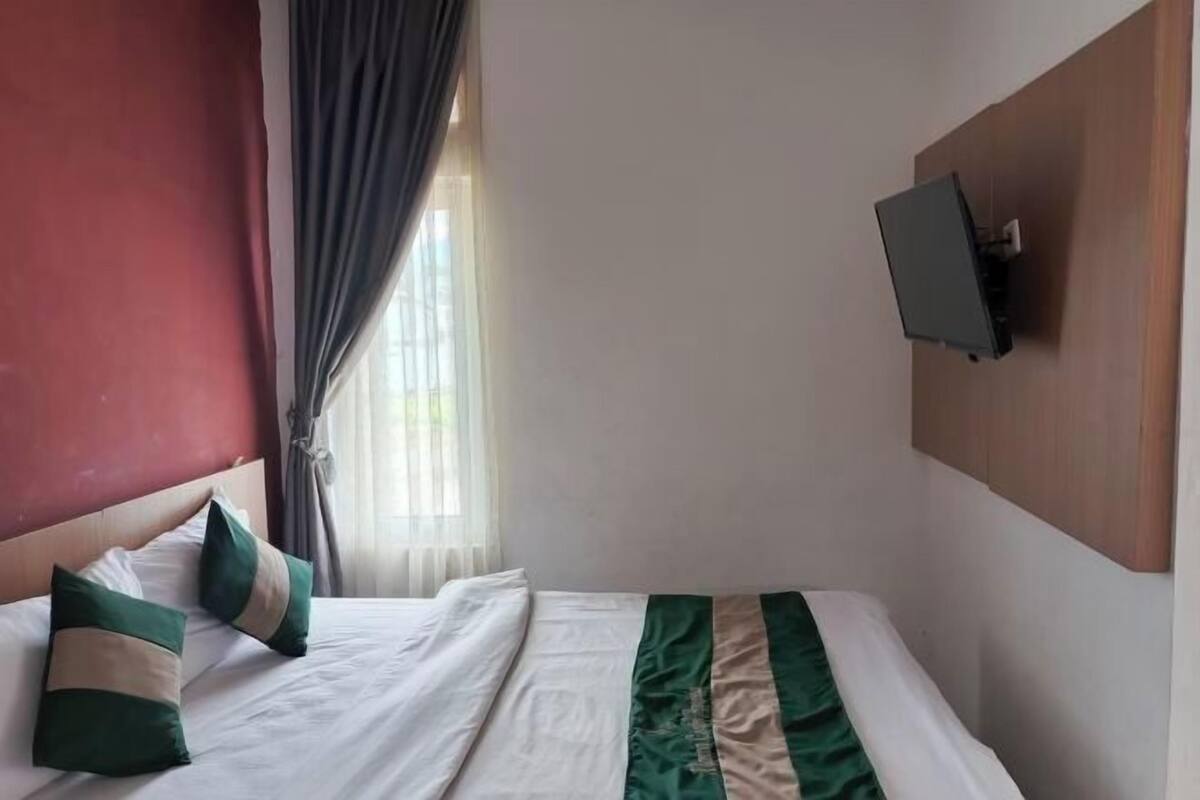 Escritorio, wifi gratis, ropa de cama