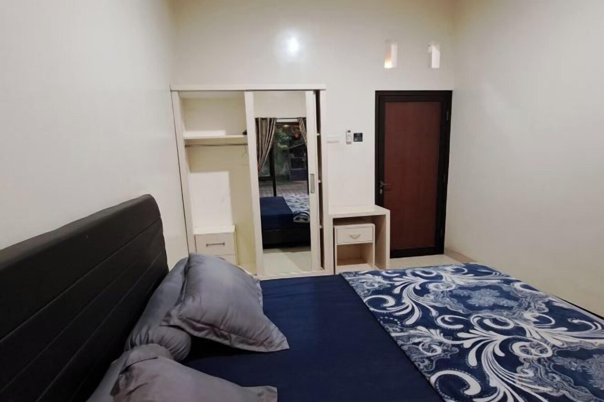 2 bedrooms, desk, rollaway beds (surcharge), WiFi (free)