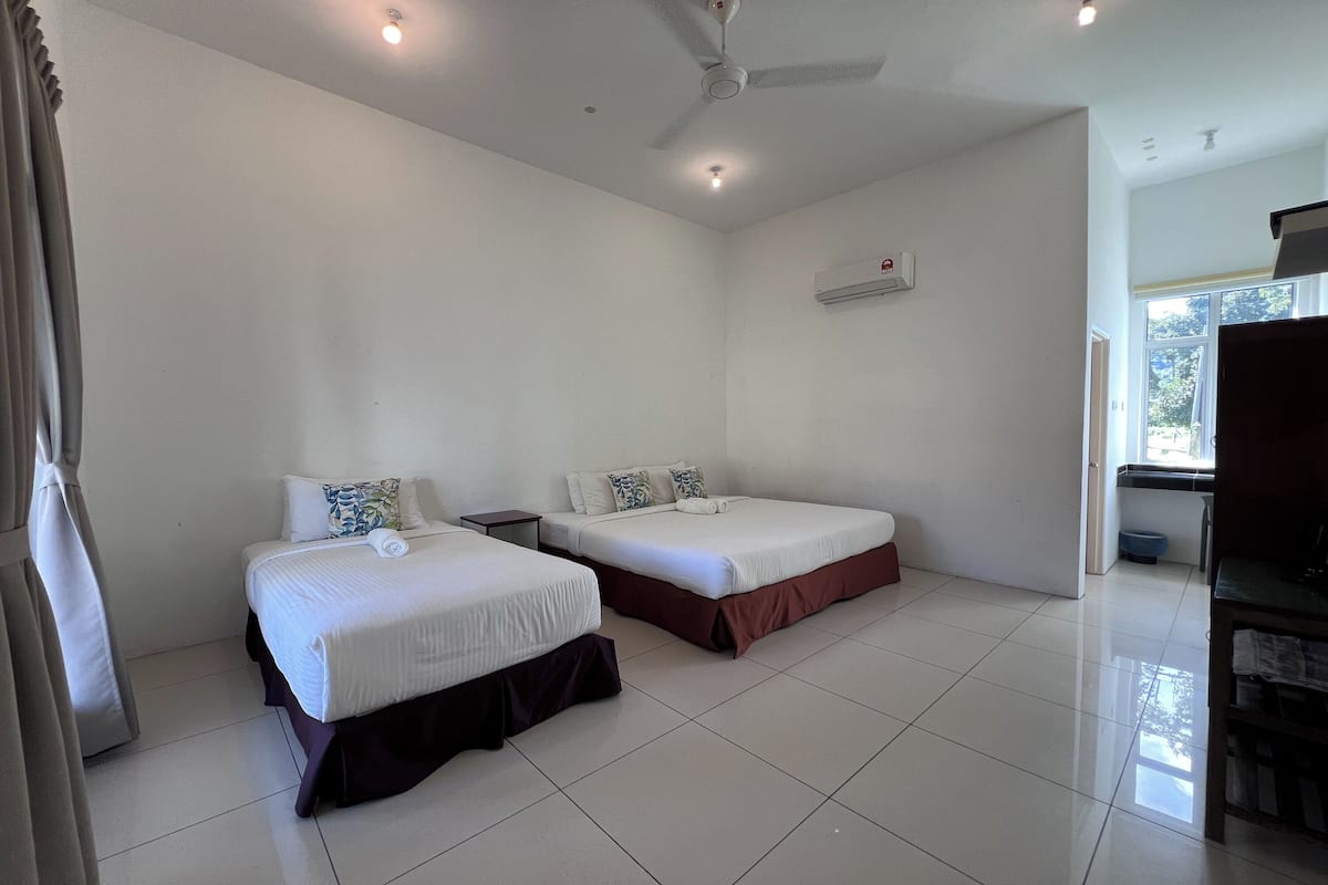 Desk, WiFi (free), bed sheets