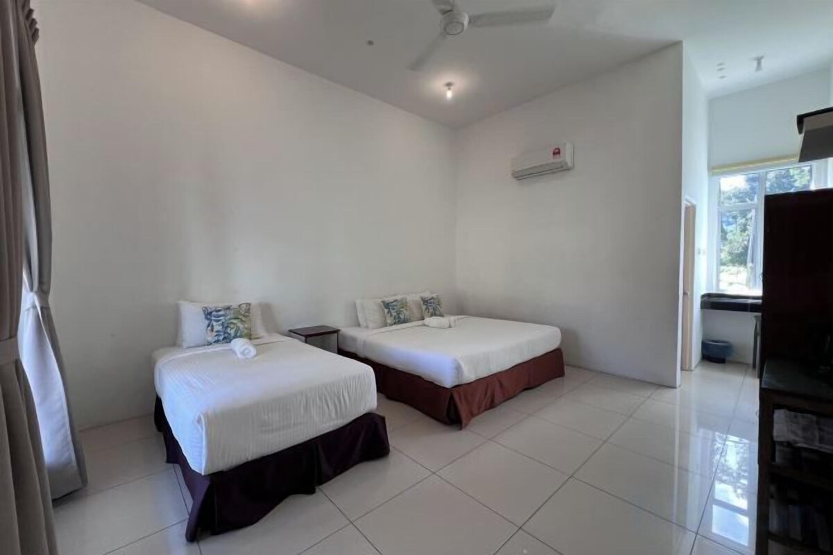 Desk, WiFi (free), bed sheets