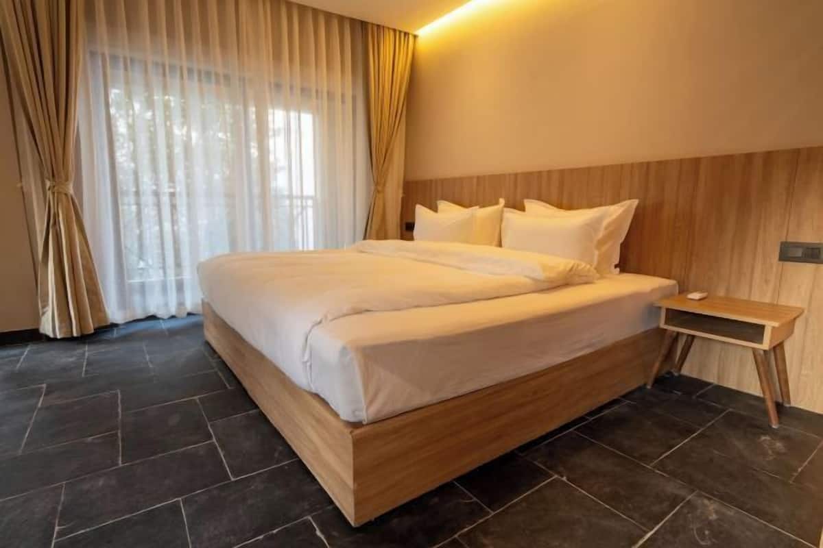 Desk, iron/ironing board (on request), WiFi (free), bed sheets