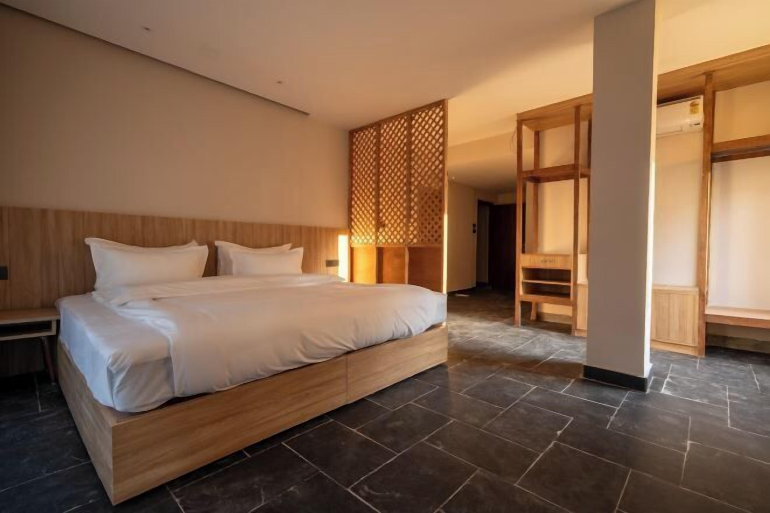 Schreibtisch, Bügeleisen/Bügelbrett, kostenloses WLAN, Bettwäsche