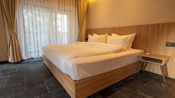 Deluxe Single Room with Mountain View