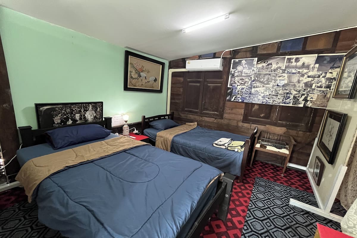 Twin Room, Shared Bathroom | Desk, free WiFi