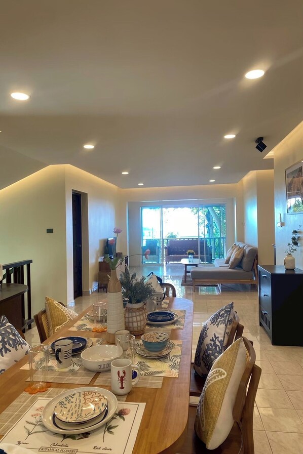 Panoramic Villa, 4 Bedrooms | Dining room