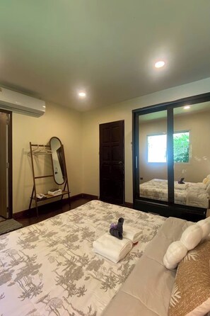 Panoramic Villa, 4 Bedrooms | 4 bedrooms, desk, blackout drapes, iron/ironing board - Jaokhun Panorama Villas, Patong (Patong)