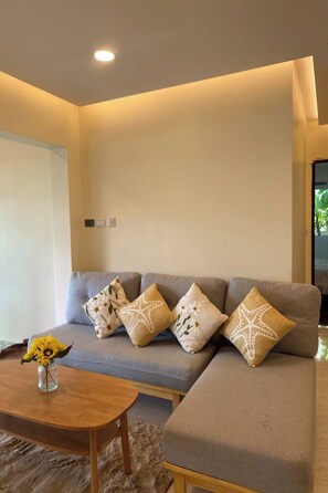 Panoramic Villa, 4 Bedrooms | Living room | 24-inch flat-screen TV with cable channels - Jaokhun Panorama Villas, Patong (Patong)
