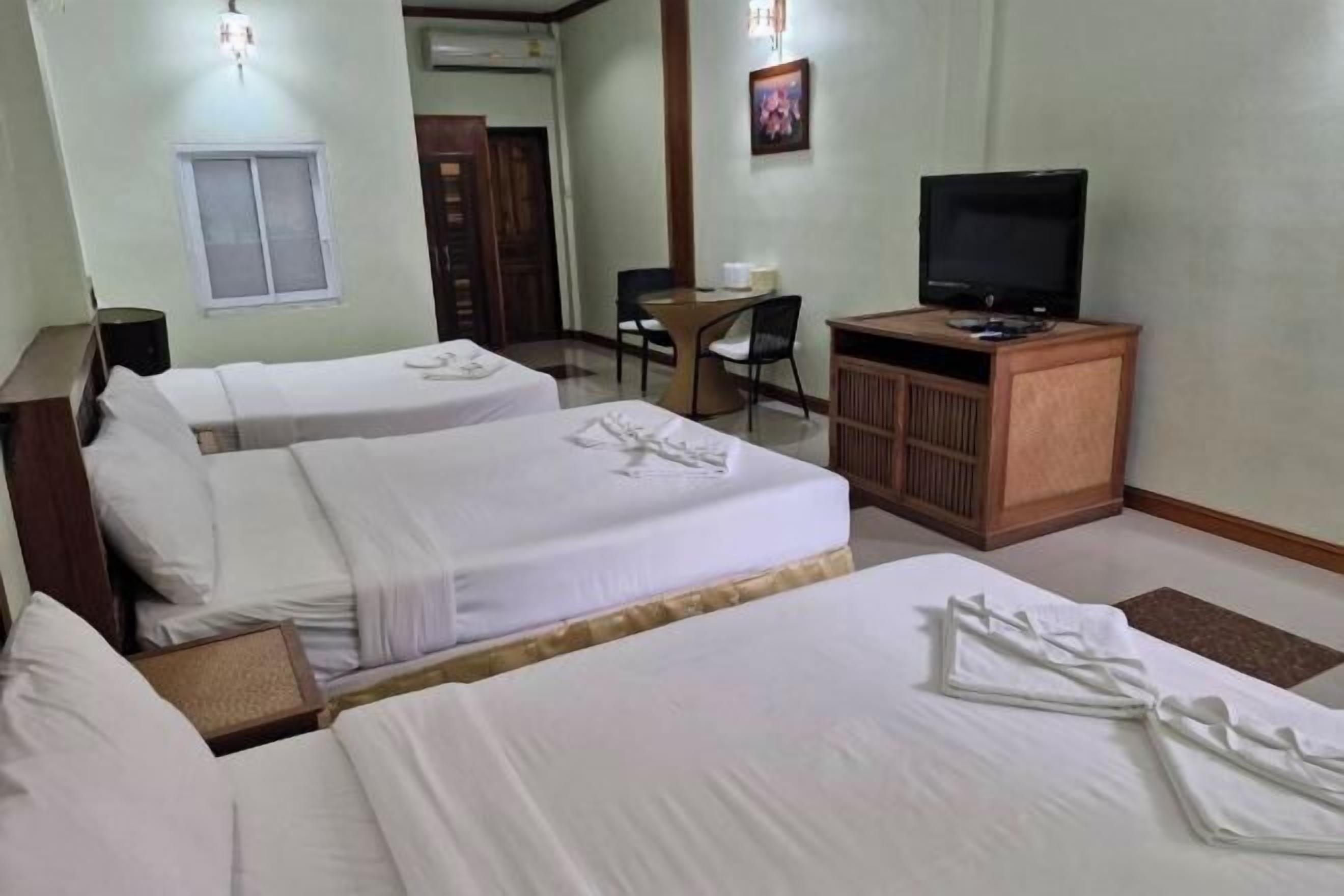 Bureau, rideaux occultants, fer et planche à repasser, Wi-Fi gratuit