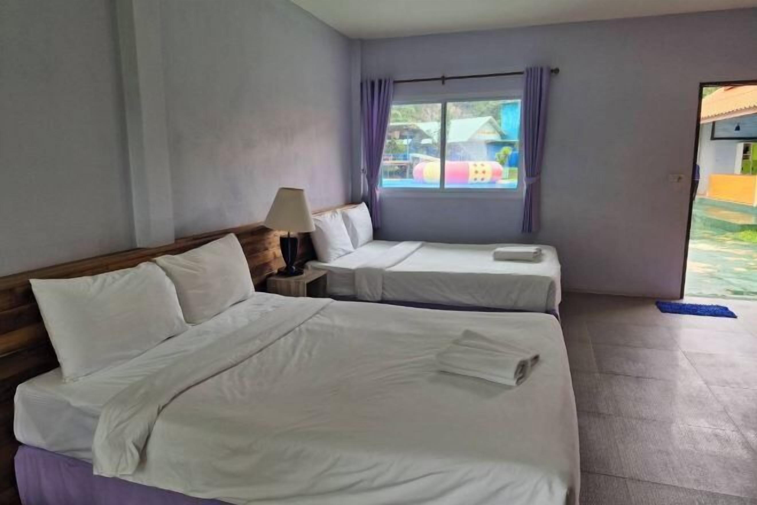 Bureau, rideaux occultants, fer et planche à repasser, Wi-Fi gratuit