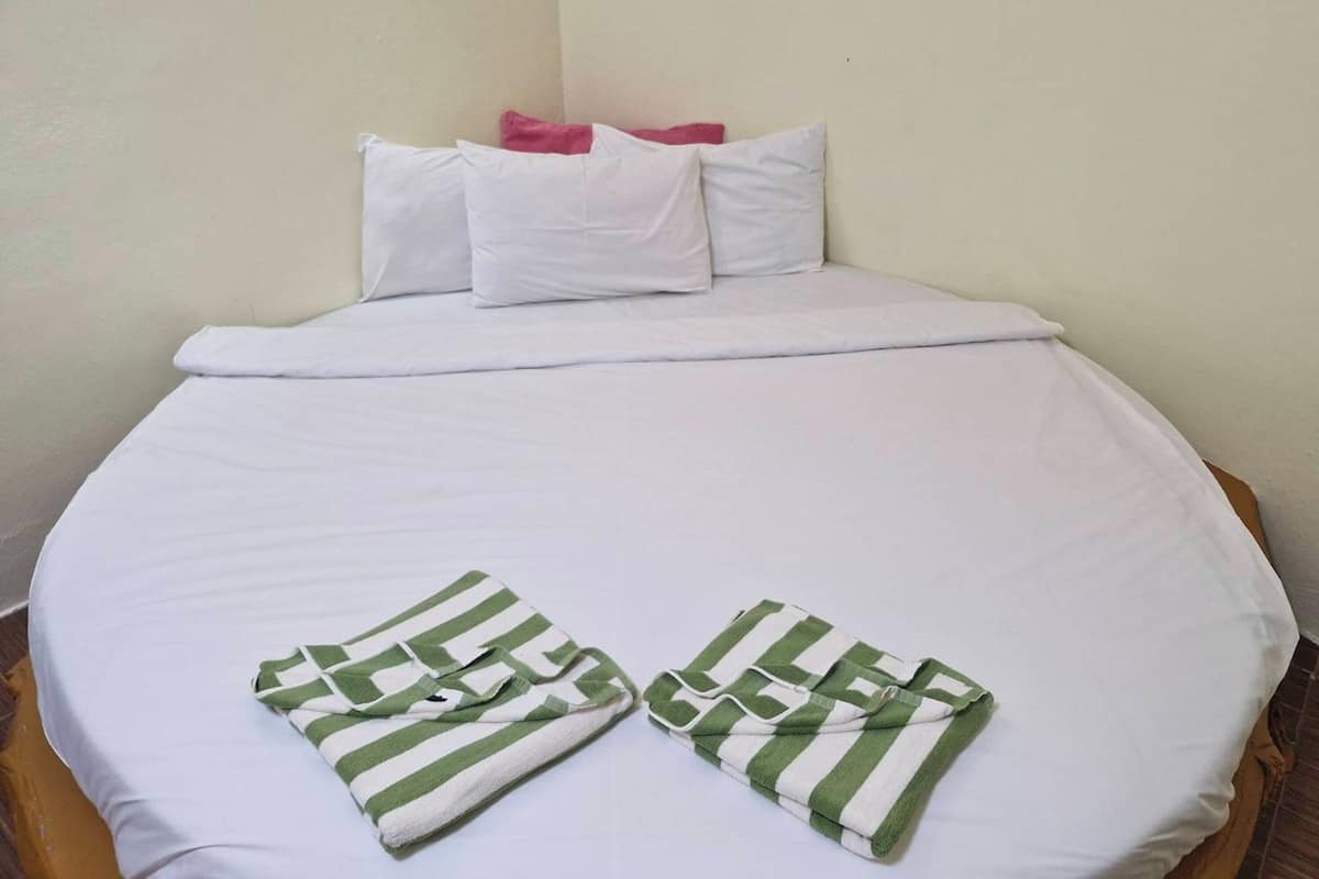 Standard Double Room Garden View 2 | Bureau, rideaux occultants, fer et planche Ă repasser, Wi-Fi gratuit