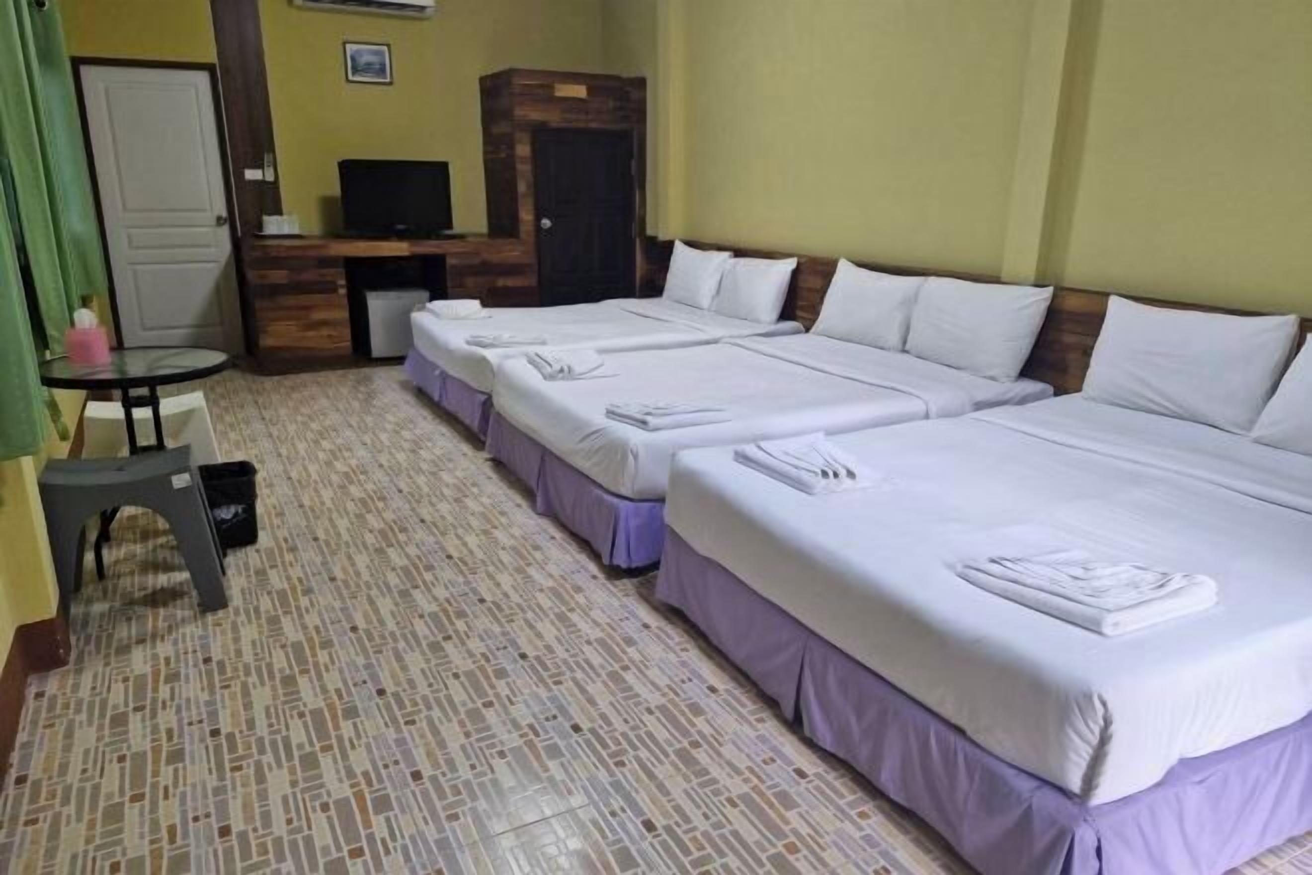 Bureau, rideaux occultants, fer et planche à repasser, Wi-Fi gratuit